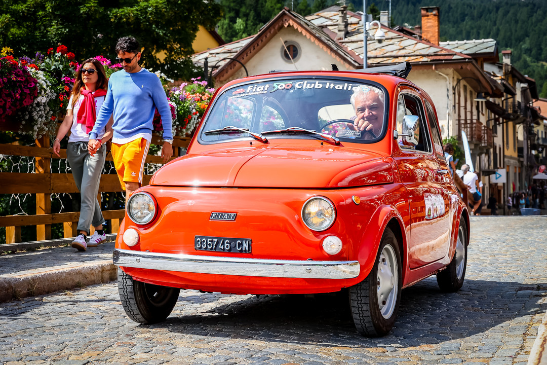 Foto Fiat 500 a Cesana Torinese.jpg - {Foto Fiat 500 a Cesana Torinese.jpg} - [144779]