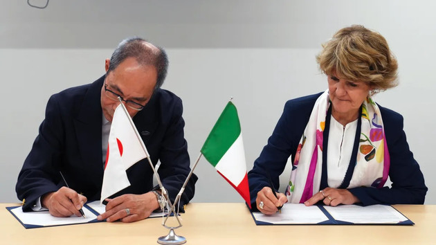 Accordo-UniTo-Sokendai-da-sx-Takashi-Nagata-e-Cristina-Prandi.jpg - {Accordo-UniTo-Sokendai-da-sx-Takashi-Nagata-e-Cristina-Prandi.jpg} - [145156]