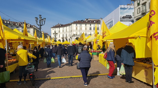 Foto mercato Coldiretti.jpg - {Foto mercato Coldiretti.jpg} - [145372]