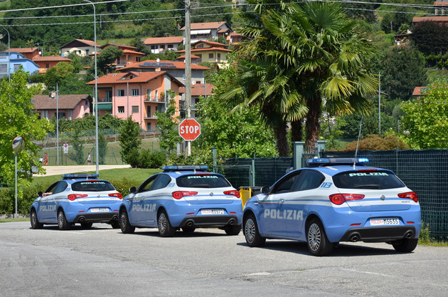 Polizia di stato Verbania.jpg - {Polizia di stato Verbania.jpg} - [145781]