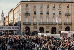 salone-auto-torino-chiude-con-oltre-500000-visitatori-slide.jpg - {salone-auto-torino-chiude-con-oltre-500000-visitatori-slide.jpg} - [147297]