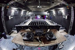 SALA-CONCERTI-CON-POSTO-A-SEDERE-1030x687.jpg - {SALA-CONCERTI-CON-POSTO-A-SEDERE-1030x687.jpg} - [150081]