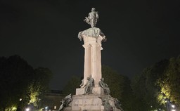 Foto monumento Vittorio Emanuele II illuminato.jpg - {Foto monumento Vittorio Emanuele II illuminato.jpg} - [150177]