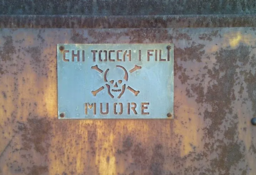 chi tocca i fili muore.png - {chi tocca i fili muore.png} - [15264]