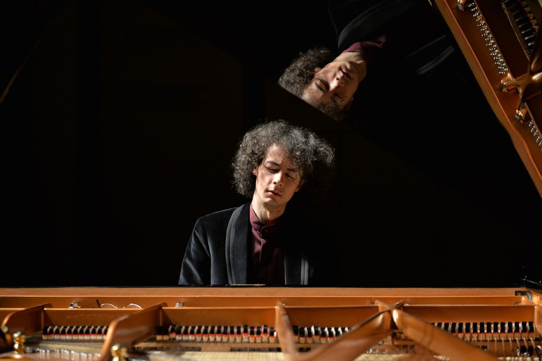 CAN CAKMUR, pianista.jpg - {CAN CAKMUR, pianista.jpg} - [16368]