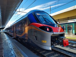 Novità per i treni Sfm1 - foto treno Pop.jpeg - {Novità per i treni Sfm1 - foto treno Pop.jpeg} - [16640]