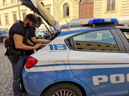 Controlli della Polizia di Stato - foto.jpeg - {Controlli della Polizia di Stato - foto.jpeg} - [17761]