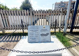 Il monumento ai caduti sul lavoro di Brandizzo.jpg - {Il monumento ai caduti sul lavoro di Brandizzo.jpg} - [18116]