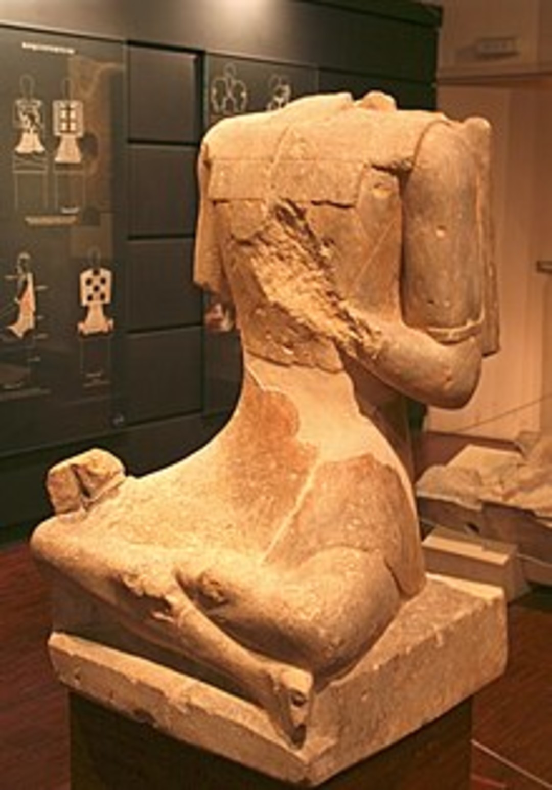 Immagine Roquepertuse._Statue_de_guerrier.jpg - {Immagine Roquepertuse._Statue_de_guerrier.jpg} - [1829]
