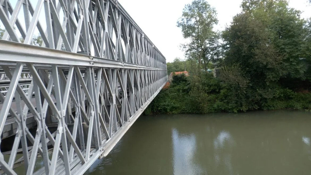 nuovo ponte Bailey sul Ceronda a Venaria Reale .jpg - {nuovo ponte Bailey sul Ceronda a Venaria Reale .jpg} - [18428]