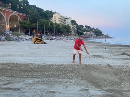 Pulizia straordinaria spiaggia libera (4).jpeg - {Pulizia straordinaria spiaggia libera (4).jpeg} - [18692]