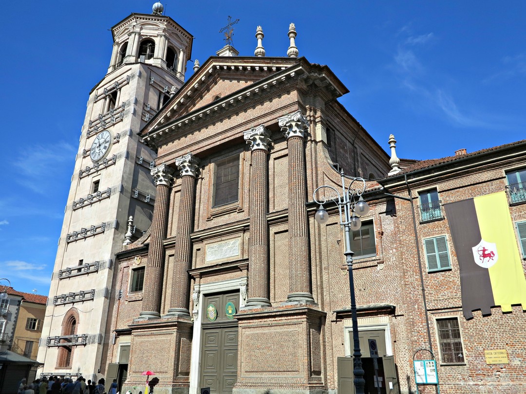 Cattedrale_di_Fossano.jpg - {Cattedrale_di_Fossano.jpg} - [20907]
