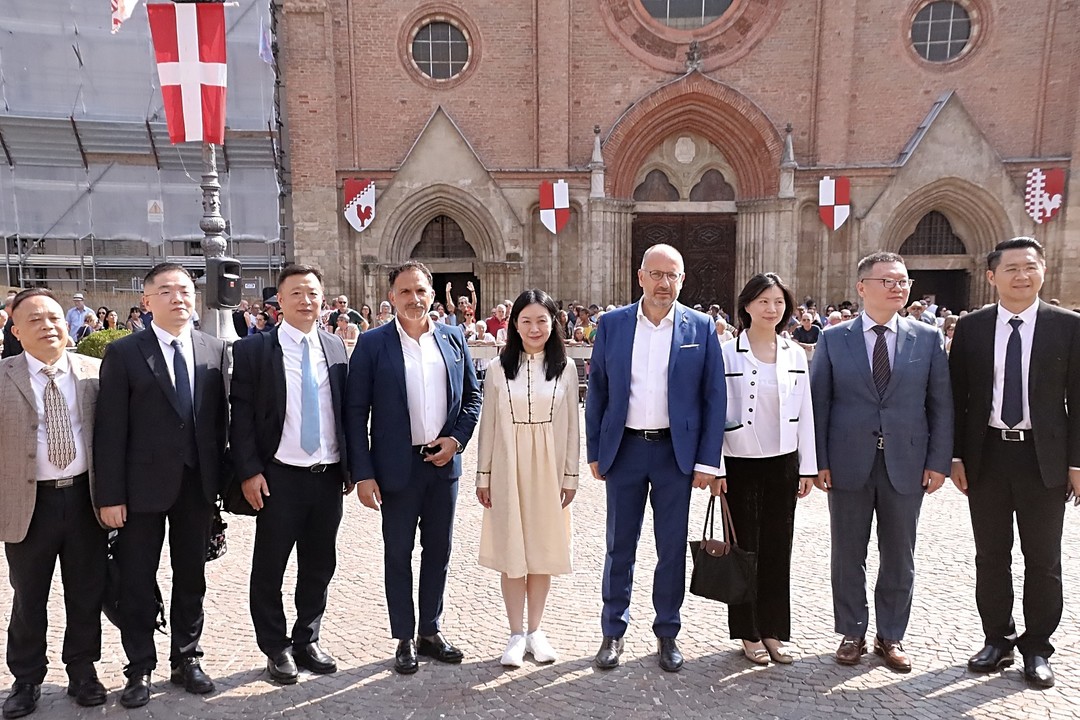 AstiDelegazioneWuhan.jpg - {AstiDelegazioneWuhan.jpg} - [21157]