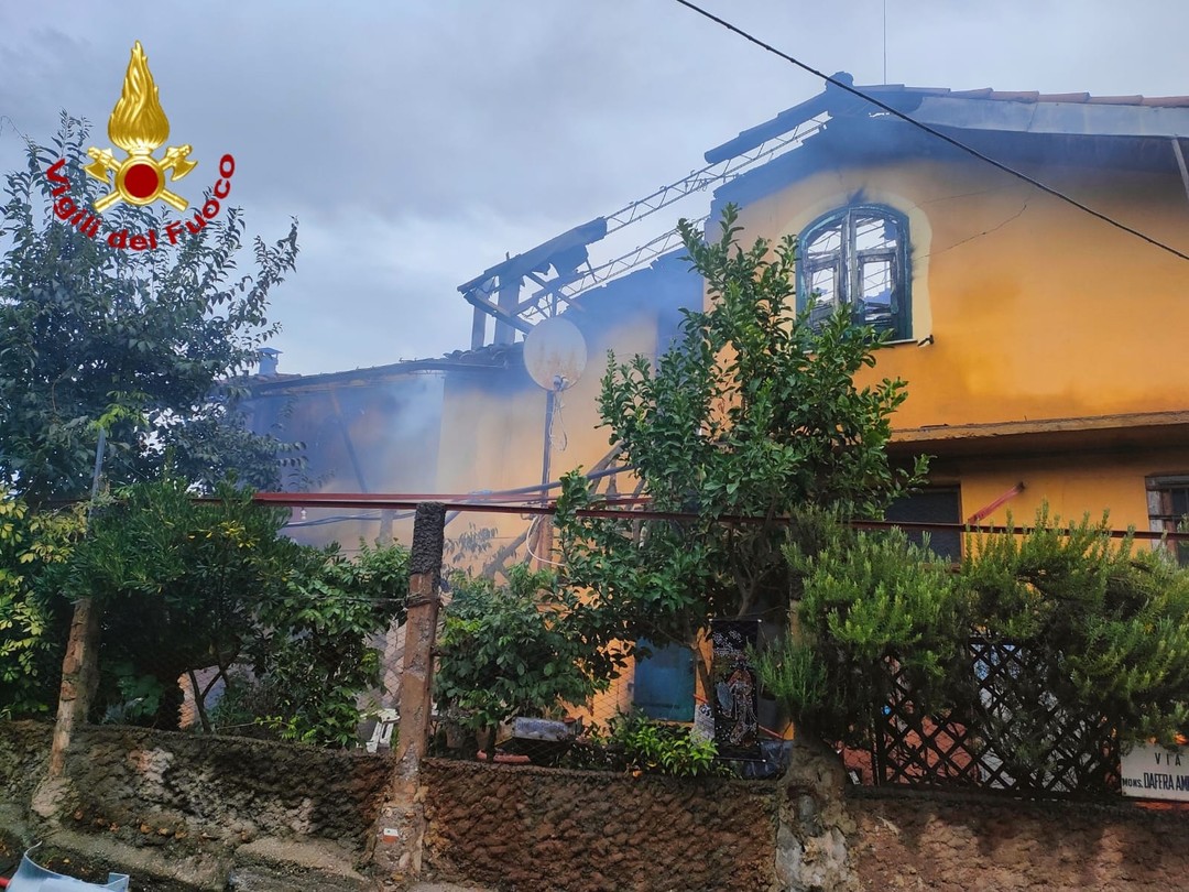 incendio ventimiglia.jpeg - {incendio ventimiglia.jpeg} - [21165]
