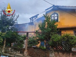 incendio ventimiglia.jpeg - {incendio ventimiglia.jpeg} - [21165]