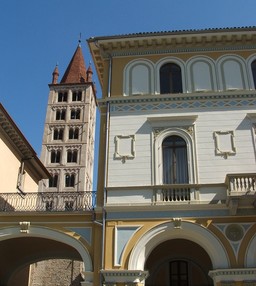Biella-Palazzo_comunale_e_Battistero-DSCF0581.jfif - {Biella-Palazzo_comunale_e_Battistero-DSCF0581.jfif} - [22013]
