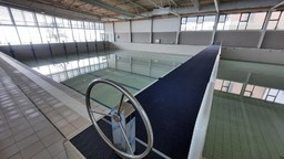 piscina di Voltri - dettaglio ponte mobile.jpg - {piscina di Voltri - dettaglio ponte mobile.jpg} - [22469]