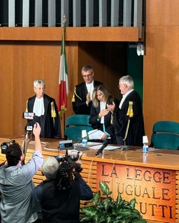 La cerimonia di insediamento del procuratore Lucia Musti.jpg - {La cerimonia di insediamento del procuratore Lucia Musti.jpg} - [23696]