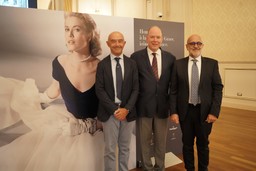 il sindaco Mager, il Principe Alberto  di Monaco il Presidente Ghinamo  all'interno della Mostra.jfif - {il sindaco Mager, il Principe Alberto  di Monaco il Presidente Ghinamo  all'interno della Mostra.jfif} - [23736]