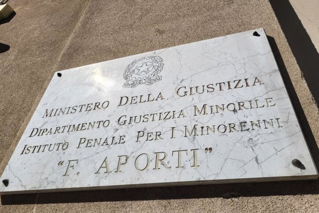 La targa al carcere minorile Ferrante Aporti.jpg - {La targa al carcere minorile Ferrante Aporti.jpg} - [24016]