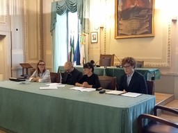 Immagine teatro.jpg - {Immagine teatro.jpg} - [25034]