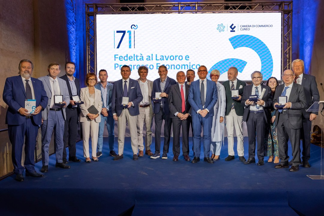 Immagine Fedeltà al Lavoro 2024_Premiati spe (2883359).jpg - {Immagine Fedeltà al Lavoro 2024_Premiati spe (2883359).jpg} - [25122]