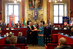 La Città di Torino diventa presidenziale 2.jpg - {La Città di Torino diventa presidenziale 2.jpg} - [25706]