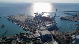 porto savona.jpg - {porto savona.jpg} - [27234]