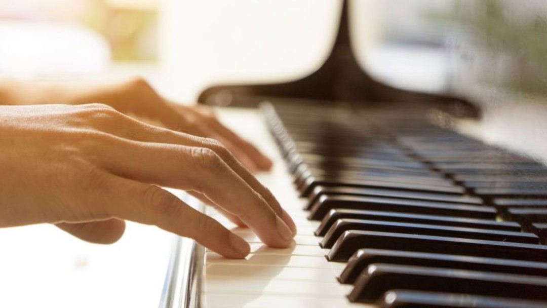 Migliorare-la-posizione-delle-mani-al-pianoforte.jpg - {Migliorare-la-posizione-delle-mani-al-pianoforte.jpg} - [27650]