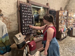 Un’immagine del Temporary shop 2023 al Forte di Vinadio.jpg - {Un’immagine del Temporary shop 2023 al Forte di Vinadio.jpg} - [2795]
