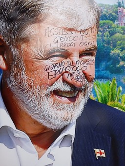 bucci imbrattato.jpg - {bucci imbrattato.jpg} - [28077]