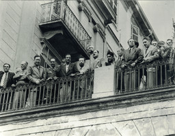 Duccio_Galimberti_discorso_dal_balcone.jpg - {Duccio_Galimberti_discorso_dal_balcone.jpg} - [2811]