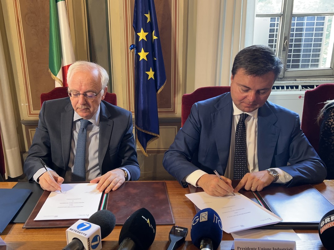 Cafagna e Gay firmano il protocollo.jpeg - {Cafagna e Gay firmano il protocollo.jpeg} - [2819]