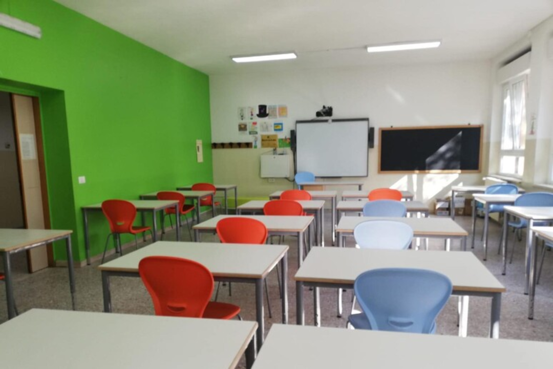 scuola aula vuota.png - {scuola aula vuota.png} - [28933]
