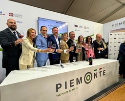 La festa di chiusura dell'Area Piemonte a Terra Madre.jpeg - {La festa di chiusura dell'Area Piemonte a Terra Madre.jpeg} - [28973]