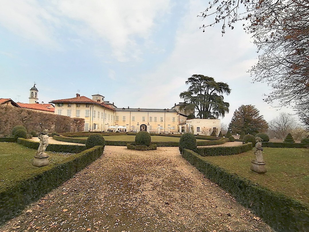 Immagine Il castello Solaro della Margarita.jpg - {Immagine Il castello Solaro della Margarita.jpg} - [29702]