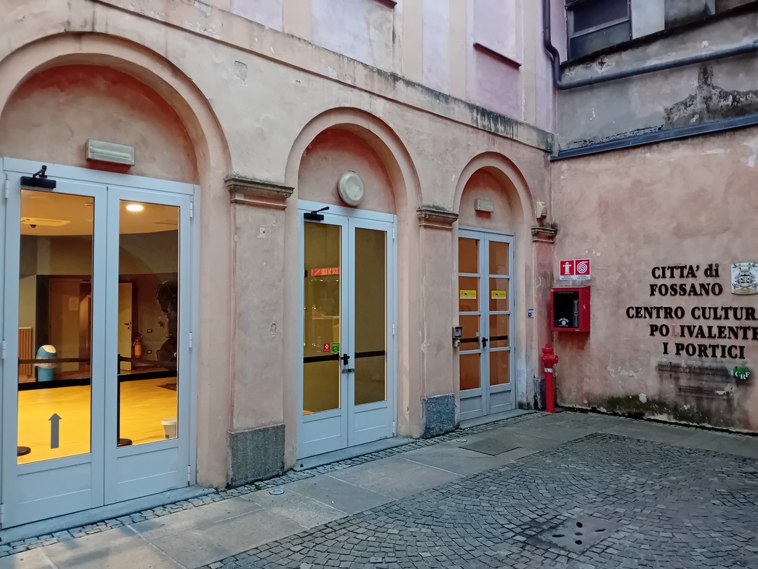 Immagine Cine teatro I portici ingresso riap (2905757).jpg - {Immagine Cine teatro I portici ingresso riap (2905757).jpg} - [30070]