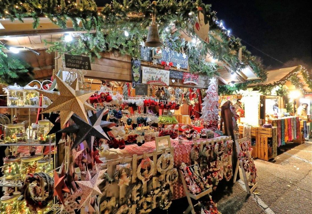 MercatiniNataleAsti.JPG - {MercatiniNataleAsti.JPG} - [30358]