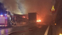 incendio autostrada.jpg - {incendio autostrada.jpg} - [31632]