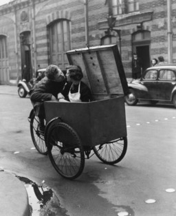 20014 Baiser Blotto, Paris 1950 HD (1).jpg - {20014 Baiser Blotto, Paris 1950 HD (1).jpg} - [31984]