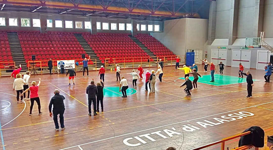 Attività motoria al Palazzetto dello Sport.jpeg - {Attività motoria al Palazzetto dello Sport.jpeg} - [32328]