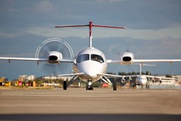 Piaggio-Aerospace-P.180-Avanti-EVO.jpg - {Piaggio-Aerospace-P.180-Avanti-EVO.jpg} - [32520]