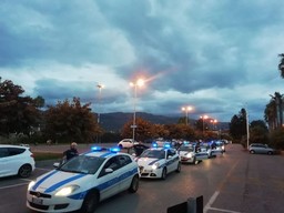 polizia locale macchine schierate.jpg - {polizia locale macchine schierate.jpg} - [32832]