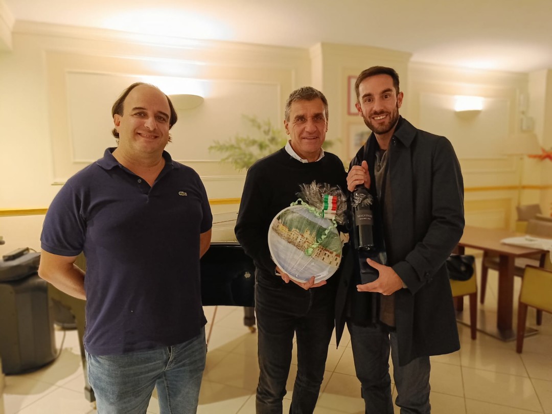 86d4d218-d00f-4607-a329-3d9915cc3e82.jpeg - {86d4d218-d00f-4607-a329-3d9915cc3e82.jpeg} - [33304]