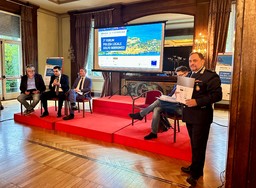 Forum Verbania 01.jpg - {Forum Verbania 01.jpg} - [34644]
