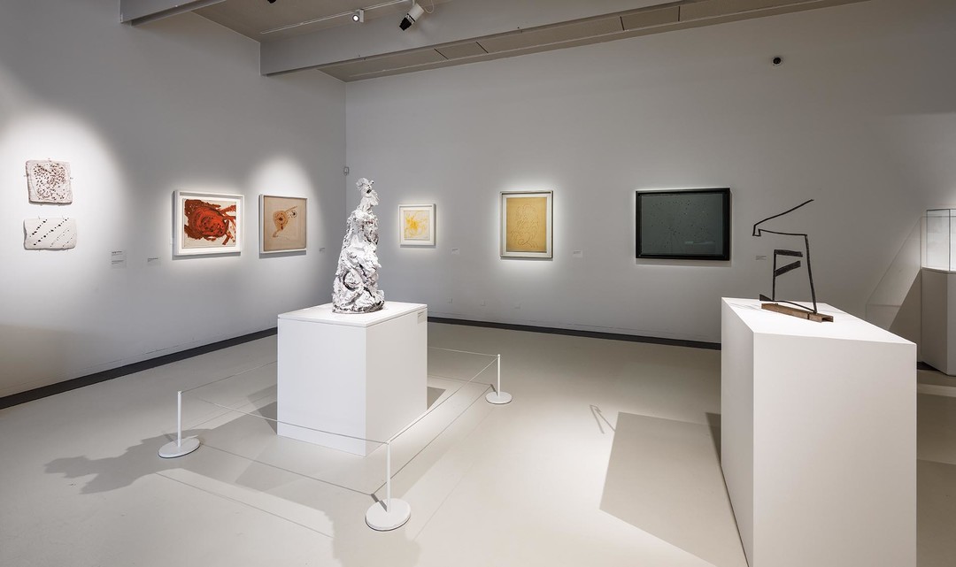 LUCIO FONTANA Crédit photo  musée Soulages, Rodez  Thierry Estadieu.jpg - {LUCIO FONTANA Crédit photo  musée Soulages, Rodez  Thierry Estadieu.jpg} - [35125]