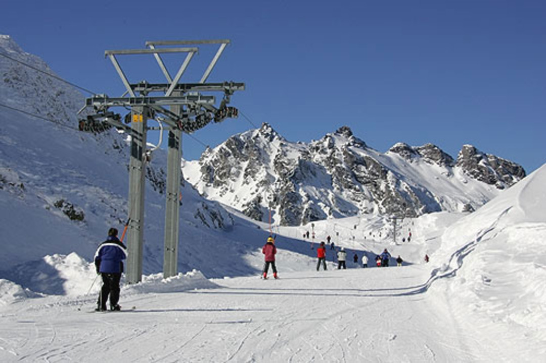 foto sci neve montagna skilift.jpg - {foto sci neve montagna skilift.jpg} - [35229]