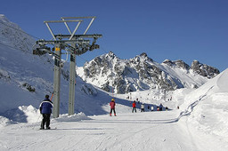 foto sci neve montagna skilift.jpg - {foto sci neve montagna skilift.jpg} - [35229]