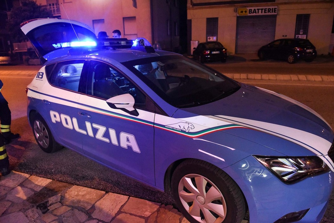 polizia.jpg - {polizia.jpg} - [3572]