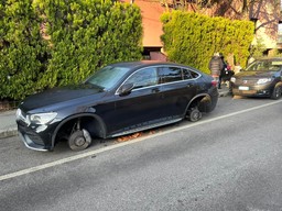 Fermata la banda che rubava i pezzi delle auto.jpg - {Fermata la banda che rubava i pezzi delle auto.jpg} - [3620]